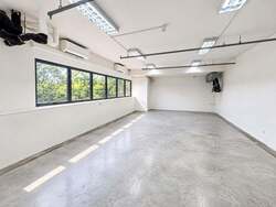 Carros Centre (D25), Factory #618128401